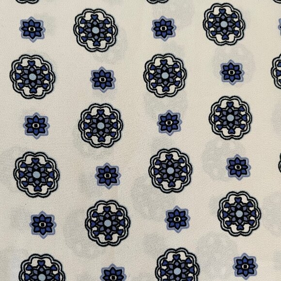 Talbots Sleeveless V Neck Easycare Medallion Print Top Blue + White Sz S - Picture 4 of 9